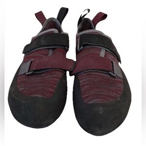 Black Diamond Maroon and Black Athletic Shoes